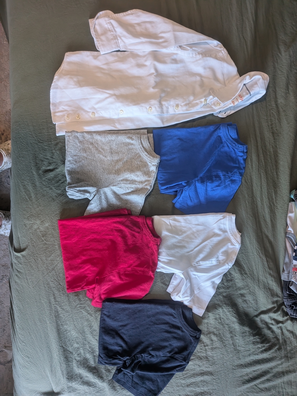 Bundle 5 boys t shirt plain & 1 boys white dress shirt Size 5T